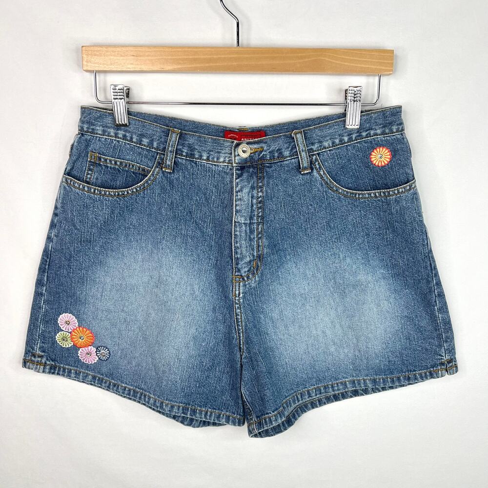 Vintage Y2K Arizona Jeans Floral Embroidered Shorts 16.5